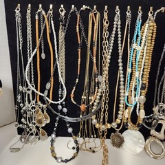 160 Pc Vintage To Now Mixed Jewelry Lot Necklaces Bracelets Brooches Rings Pins