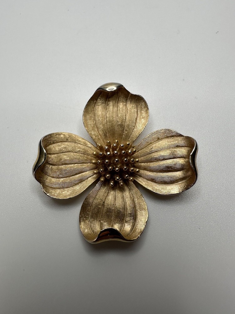 Vintage Gold Trifari Flower Brooch 4.5cm JB9