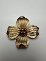 Vintage Gold Trifari Flower Brooch 4.5cm JB9