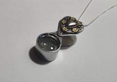 Antique Silver Gold Tone Floral Heart Magnifying Loupe Pendant Necklace 20 x