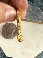 VTG RARE KARL LAGERFELD ART DeCo GoLDToNe MaTTe “Fleur d lis” PiN