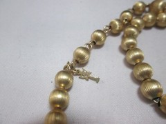 Vintage Crown Trifari Choker Necklace Gold-Tone Fluted Beads Strung on Chain 16″