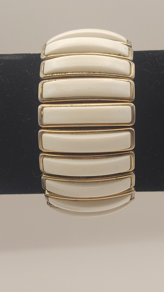 Vintage White Lucite Accordian Metal Stretch Bracelet READ