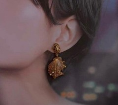 Vintage Gold Shell Pearl stud Earrings