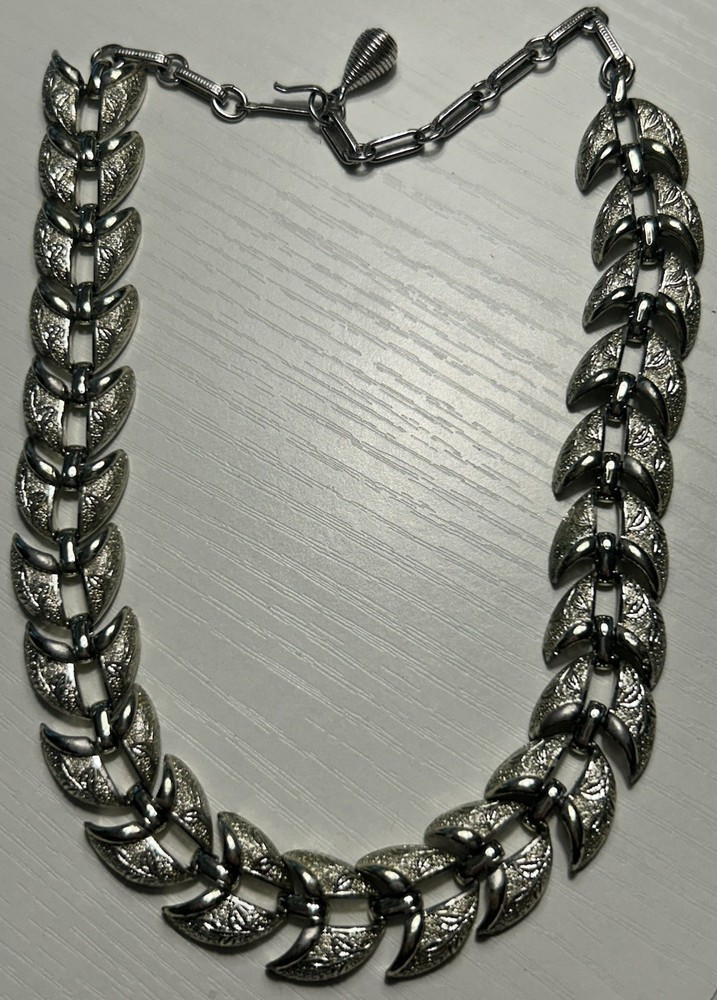 Vintage Coro Antiqued Silver Tone Leaf Link Necklace Engraved Mid Century 17”