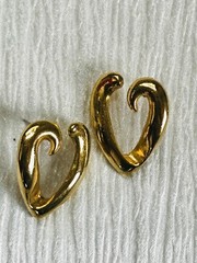 Estate Goldtone Open Swoosh Hearts Post Earrings for Pierced Ears – 0.75 x 1 and