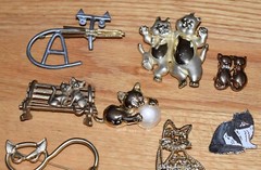 Lot of 8 VTG Cat Pins Brooch Brushed Gold Tone Silver Tone AJC TWC LR Tabby