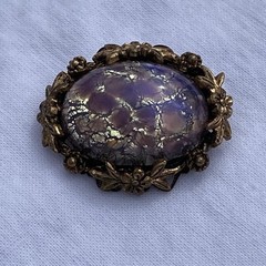 BLUE PURPLE IRRDESCENT SAPHIRET COLOR CABOCHON FOILED ART GLASS METAL PINCHBECK