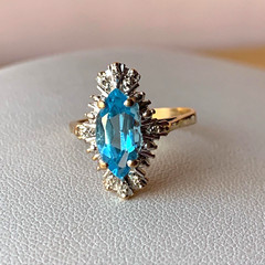 VINTAGE 10K YELLOW GOLD MARQUISE CUT BLUE TOPAZ AND DIAMONDS RING