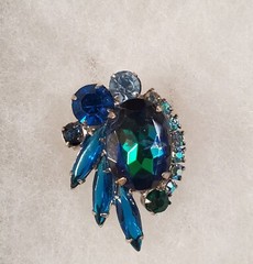BLUE SAPPHIRE RHINESTONE BROOCH-PRONG SET STONES (mo-7)