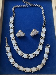 Vintage Judy Lee Signed White Moonglow Lucite Parure Necklace Bracelet Earrings