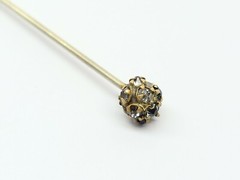 ANTIQUE GOLD TONE FILIGREE HAT WITH FEATHER BROOCH PENDANT PIN RARE