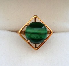 Vintage Designer Solid 14K Yellow Gold Malachite Cabochon Solitaire Ring 14kt