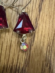 Vintage Weiss Ruby Red Aurora Borealis Rhinestone Clip On Earrings Gold Tone