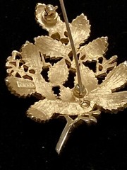 VTG Crown Trifari Gold Tone Leaves & Berries Brooch Pin (1955 to 1969) Signed