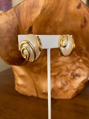 Vintage Erwin Pearl Clip-On Earrings Oval Faux Pearl Gold Swirl
