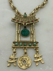 Vintage Juliana D&E Book Piece Gong Stand Pendant Necklace
