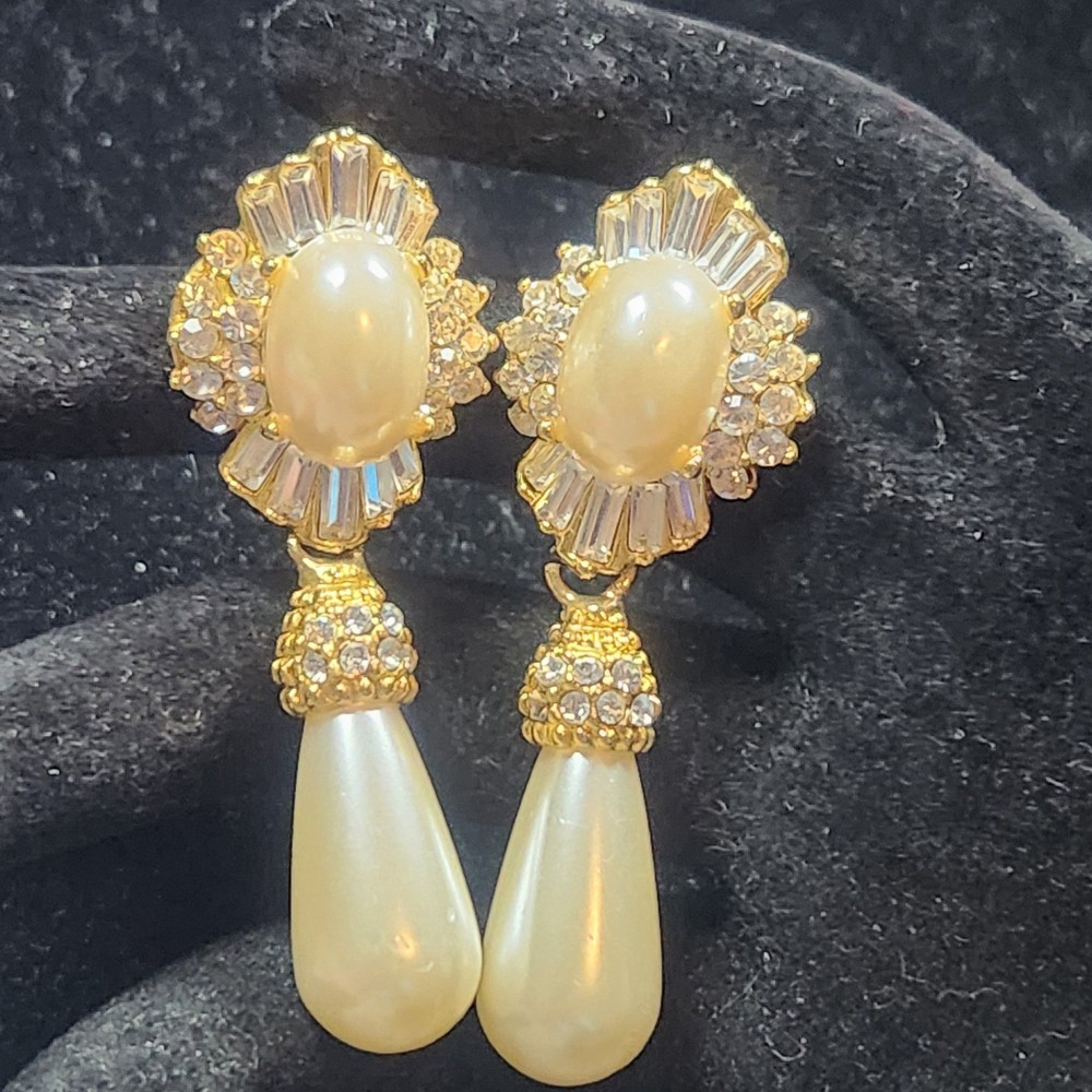 Vintage glass Pearl Rhinestone Drop Earring Gold Tone Baguette Crystal Statement