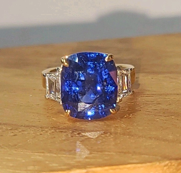 Vintage 18k Platinum Engagement Ring 10.41CT.Natural Cushion Blue Sapphire GIA