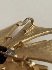 BSK Brooch Signed Gold Tone Black Glass Stone Pin Pendant