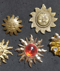 Lot 10 Vintage Sun Face Celestial Brooch Pins Gold Tone Sunburst Art Jewelry Mix