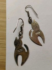Adorable Vintage ALPACA Stamped Stylized 1¾” Kitty Cat Dangle Earrings!