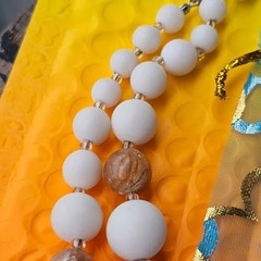 Vintage 1950s Mid Century Gold Foil Embedded Crackle Lucite Bead Necklace