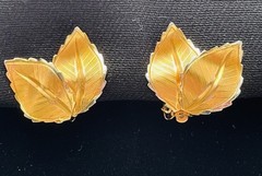 Double Leaf Gold Tone Faux Pearl Clip On Earrings Vintage Classic Elegant