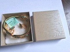 Vtg. JTV Jade Bracelet & Matched Earings. Gorgeous Gold Toned. Spring Clamshell.