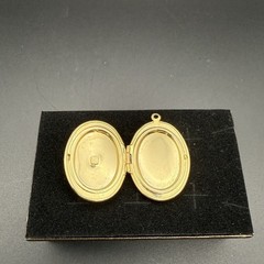 Vintage Gold Tone Locket Pendant Ornate Filigree Oval Photo Charm Mid Century