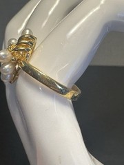 Seta Gold tone cultured freshwater white pearl cluster clear accents ring sz 9