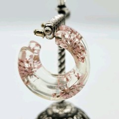 LUCITE Hoop Earrings with Pressed Flowers Soft Pink pierced 1.25 in