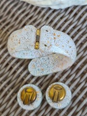 Vtg 50’s Lucite Confetti Seashell Clamper Bracelet & Clip Earrings Beautiful set