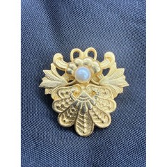 Jane Angels of Love AOL 1997 Gold Tone Floral Shell Brooch Faux Pearl Western