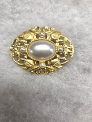 Vtg brushed gold tone floral filigree faux pearl Pin