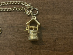 Vintage Gold Tone Plated Wishing Well Queens Royal Charms