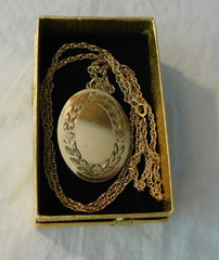 Winard Vintage 12K Gold filled Photo Locket Necklace 16 grams