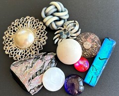 30PC VTG FLOWER PIN craft LOT,Mixed Media FLORAL ART,repurpose,HOLIDAY CRAFTS