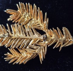 Vintage Gold Tone Pine Branch Brooch Pin Textured Evergreen Needle Nature…