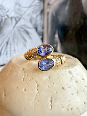 Ladies ESTATE 14k Yellow Gold NATURAL Diamond / Purple Stone Ring