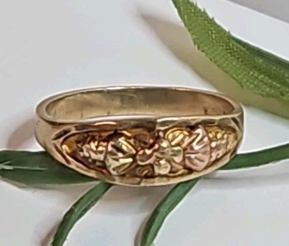 Vintage 10k Tri Color Black Hills Gold Ring Size 3.25 06Rg