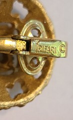 Signed Crown Trifari Textured Gold Tone Clip Earrings – 7/8 inch