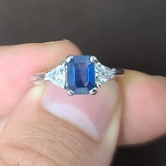 18K White Gold Engagement Ring 1.15CT. Natural Blue Sapphire Emerald Shape