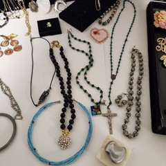 160 Pc Vintage To Now Mixed Jewelry Lot Necklaces Bracelets Brooches Rings Pins