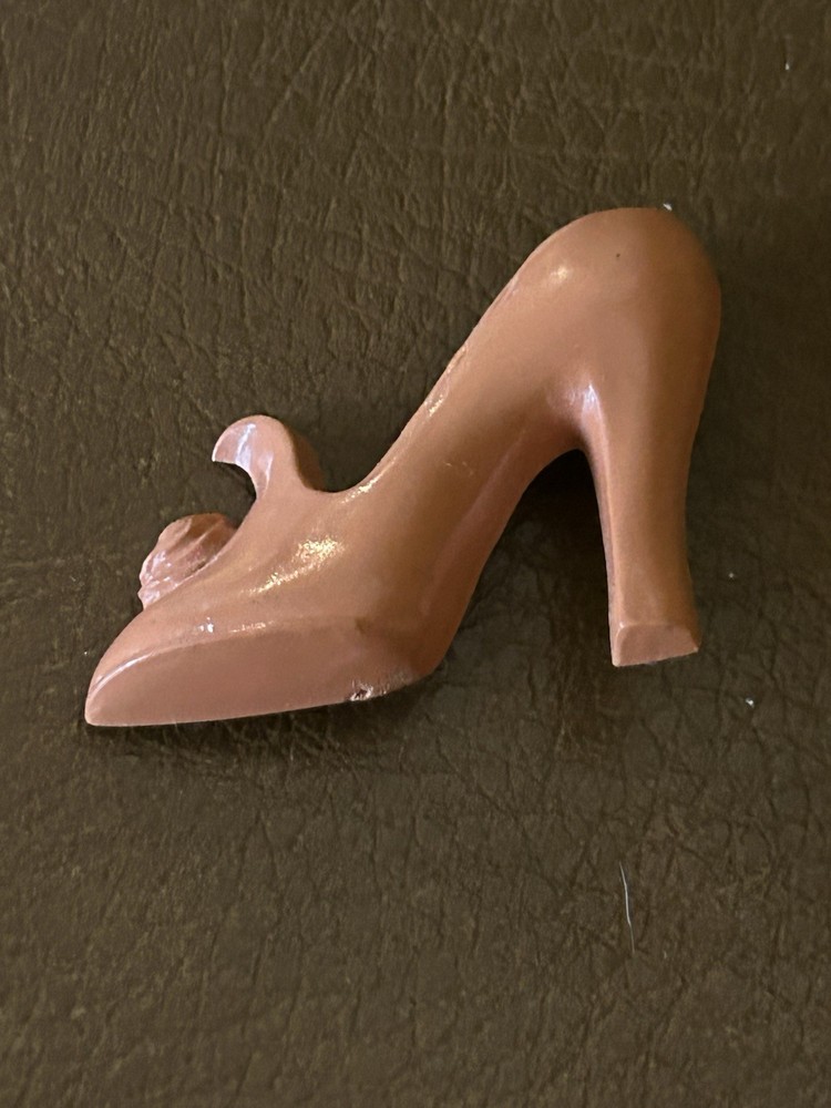 Vintage 1940s 1950s Women’s High Heel Brooch Pin – Pink / Salmon Color