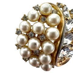 Vtg Gold Tone Clear Rhinestone Faux Pearl Circle Brooch Pin