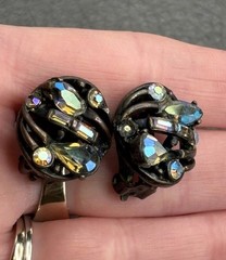Vintage HOLLYCRAFT Aurora Borealis Crystal Rhinestone Clip-On Earrings Japanned