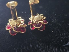 Vtg Flower Clip On Eearings Faceted Red Crystals Rhinestone Layered Gold Tone
