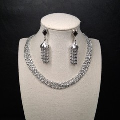 Vintage SARAH COVENTRY Multiple Chain Necklace & Clip On Earrings. 17.100