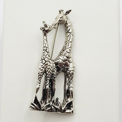 Giraffe Mom and Calf Baby Kissing Jezlaine Sterling 925 Filigree Vtg Brooch Pin